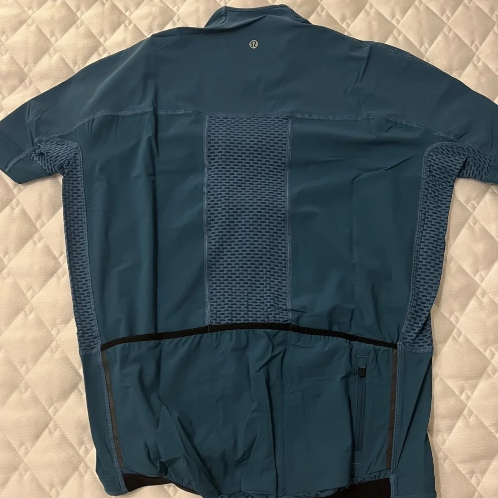 Lululemon Cicyling Shirt & Paded Shorts - Picture 3 of 6